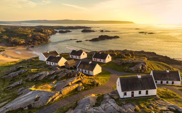 Donegal thatched cottages on cruit island